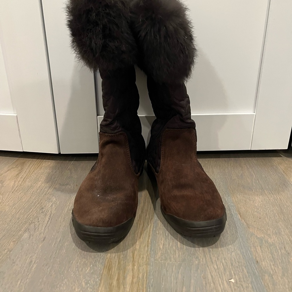 Coach Brown Winter Boots with Black Fur Trim